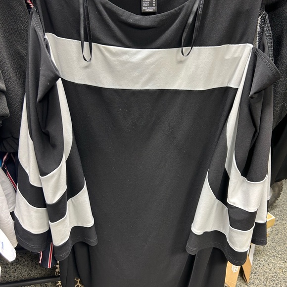 Frank Lyman Design Tops - Frank Lyman Design Black and White Tunic with 3/4 Sleeves